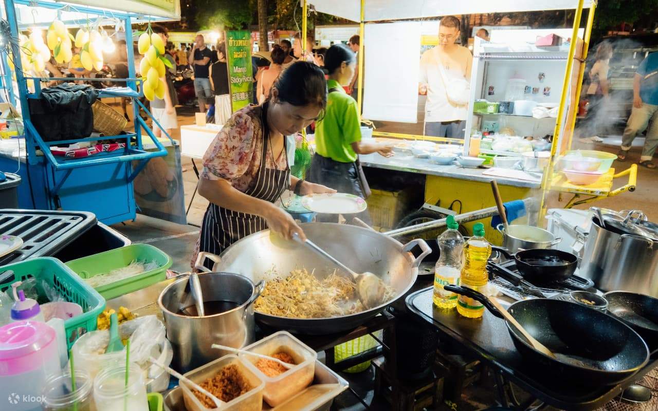 Chiang Mai : Visite à vélo de la vieille ville historique - Matin ou Soir